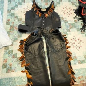 Chaps & Bags Women’s Chaps & Matching Vest Set.Vest (L)&Chaps Small w/ extender)